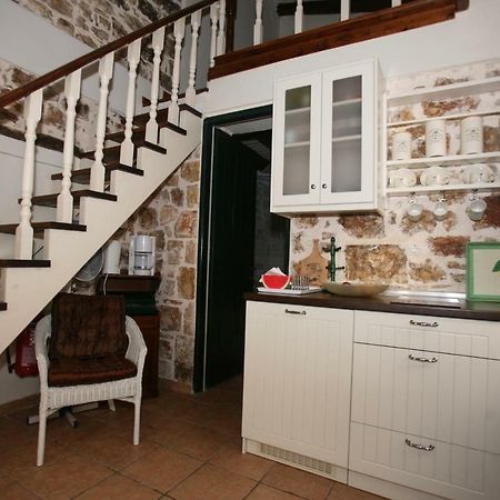 Christina'S Stone Cottage 카시오피 외부 사진