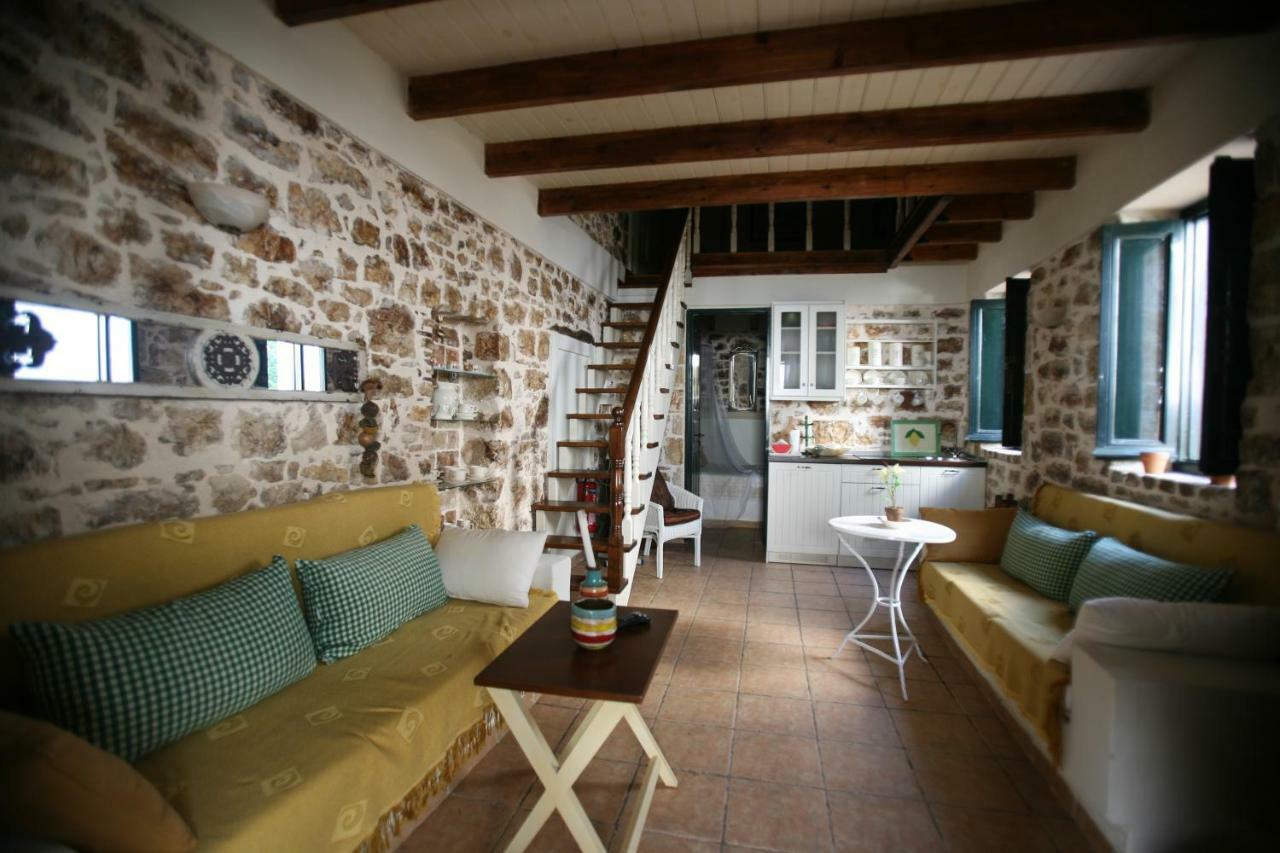 Christina'S Stone Cottage 카시오피 외부 사진